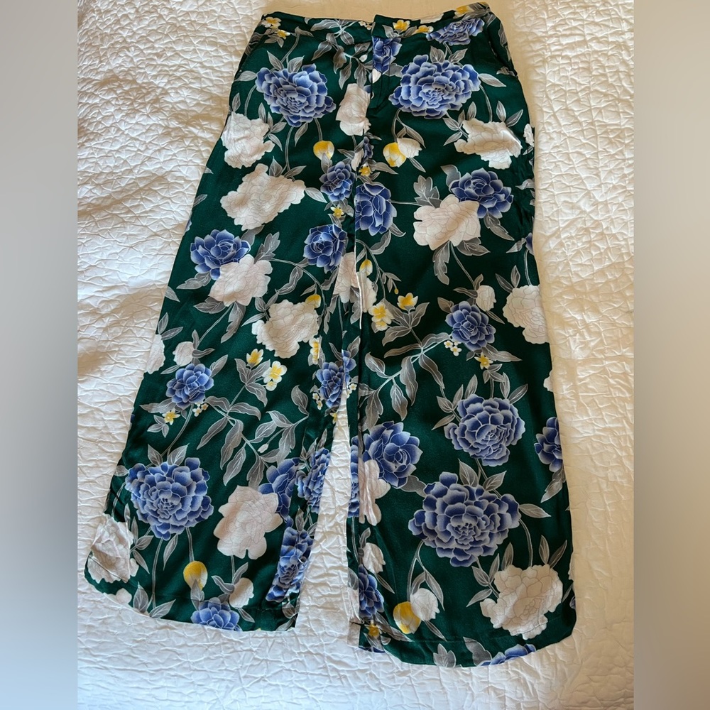 Medina Floral Print Wide Leg Capri Pant